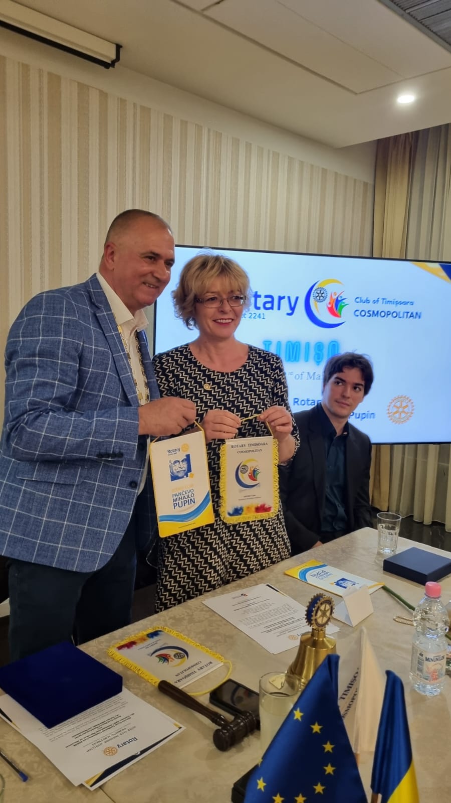 Bratimljenje Twinning agreement Sa radošću saopštavamo da se naš klub 2.