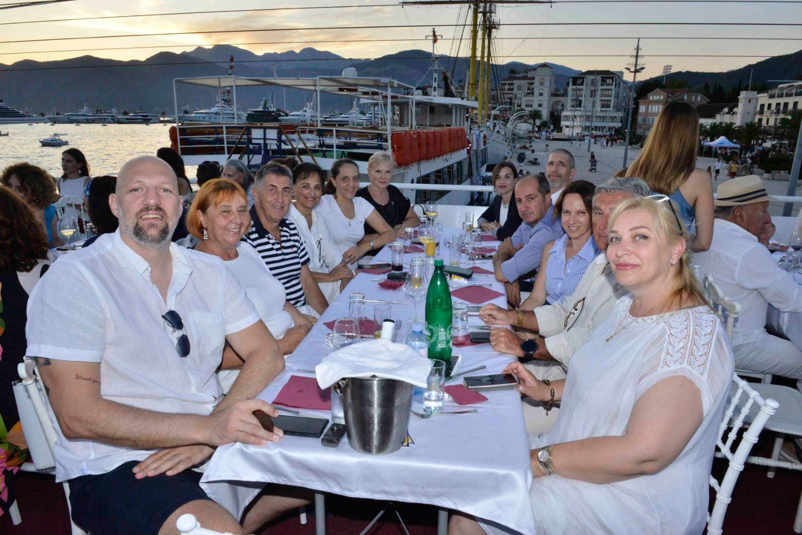 Članovi Rotari kluba Kotor i njihovi gosti, na sedmom donatorskom krstarenju…