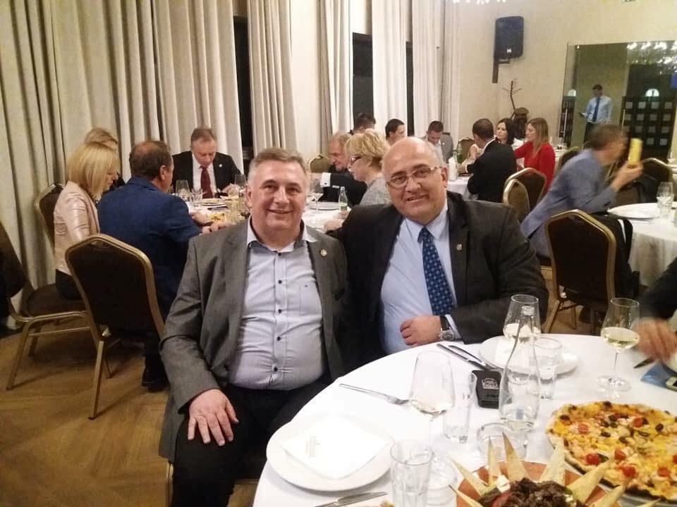 Divno veče - učenje, služenje, druženje i uživanje.