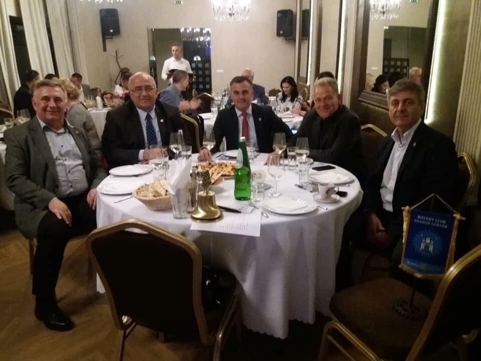 Divno veče - učenje, služenje, druženje i uživanje.