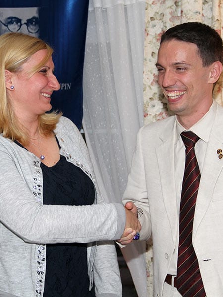 Stari i novi predsednik (jedan se smeška zato što mu je laknulo, a drugi zato što još ne zna šta ga čeka)